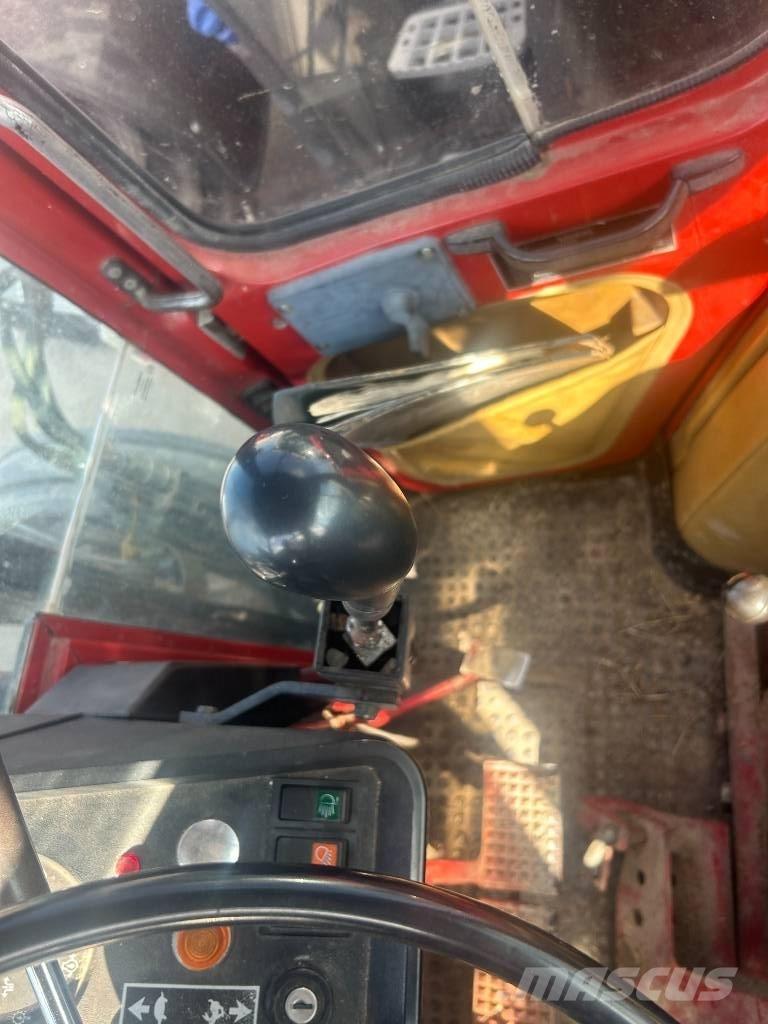 International 685 XL Tractors