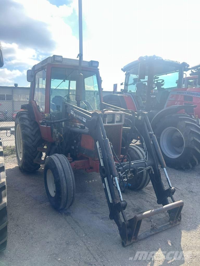 International 685 XL Tractors