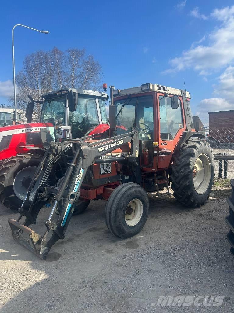International 685 XL Tractors