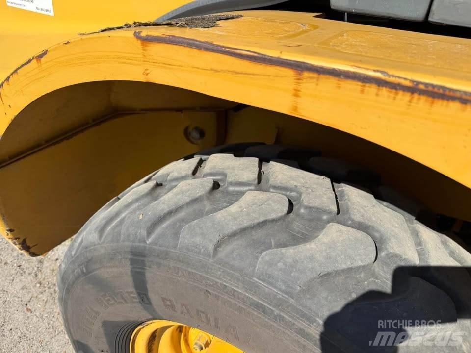 John Deere 244 J Wheel loaders