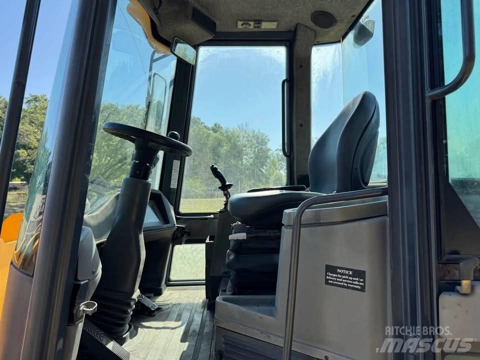 John Deere 244 J Wheel loaders