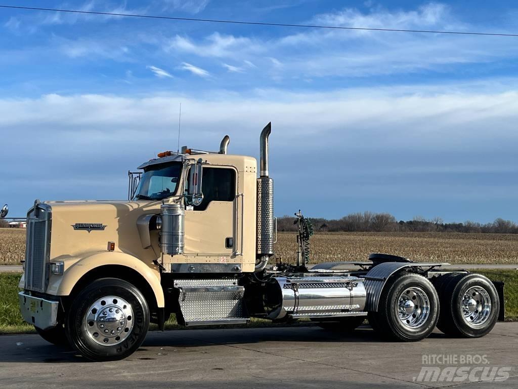 Kenworth W 900 Prime Movers