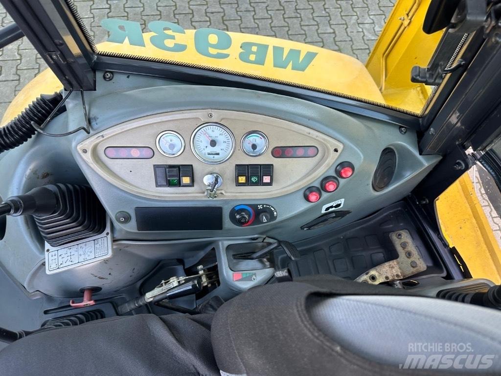 Komatsu WB93R Backhoe