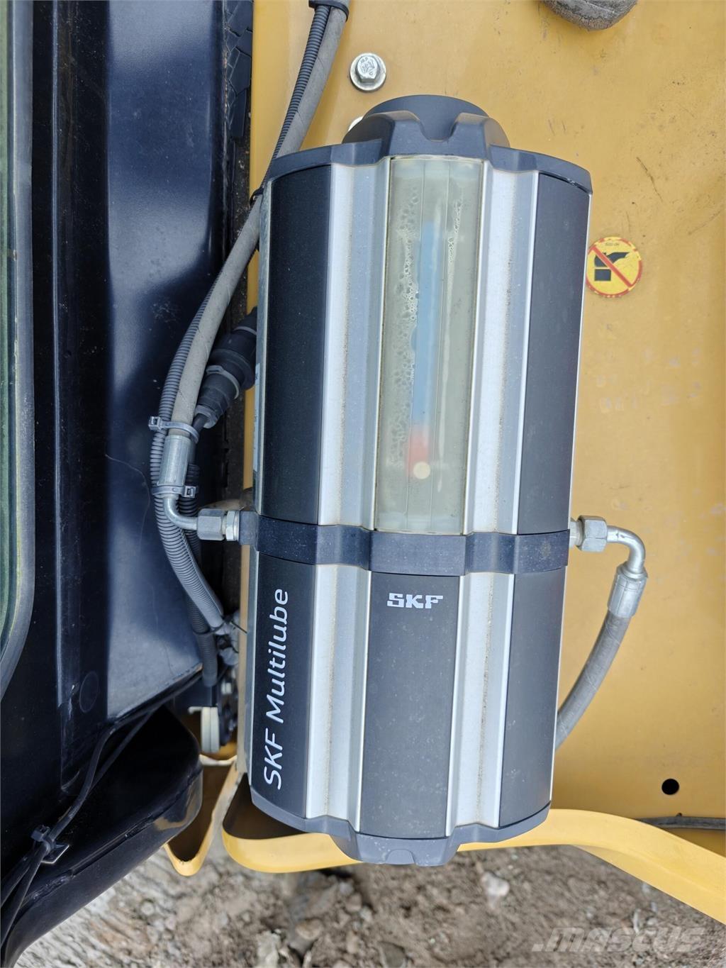 CAT 323 Crawler excavators