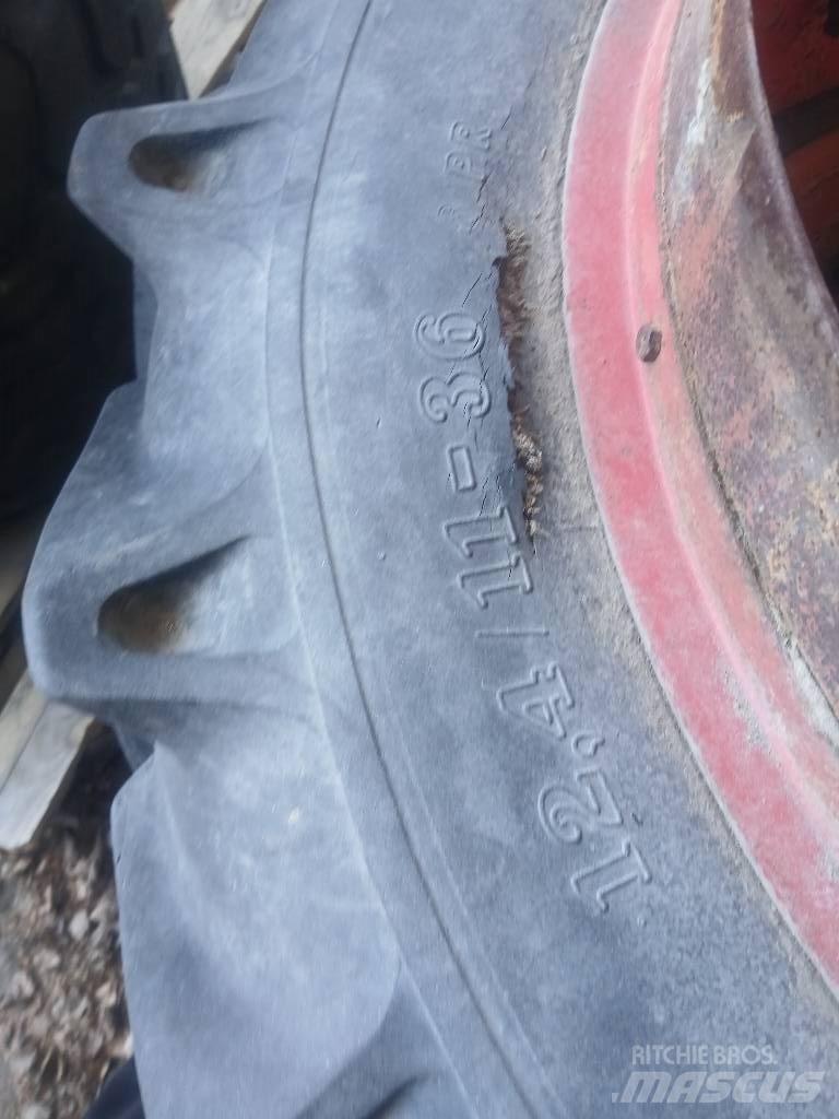 Raju 12,4/11-36 Tyres, wheels and rims