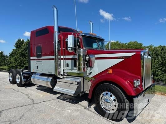 Kenworth W 900 Prime Movers
