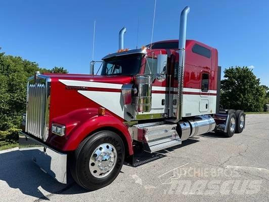 Kenworth W 900 Prime Movers