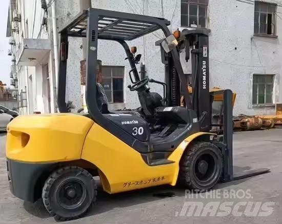 Komatsu 30 Diesel trucks
