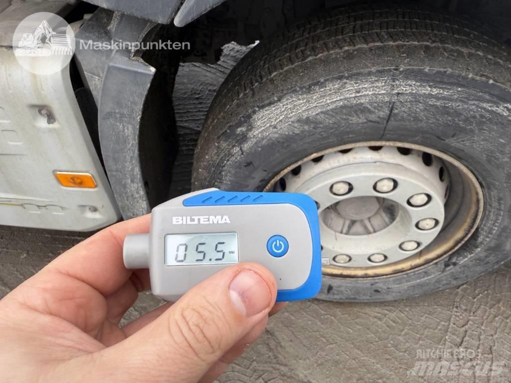 Volvo FM 370 Temperature controlled trucks