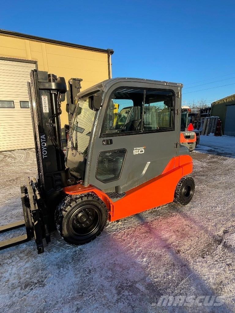 Toyota 8FBMT50 Electric forklift trucks