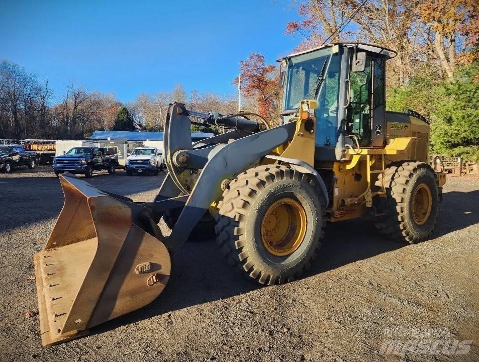 John Deere 624 J Wheel loaders