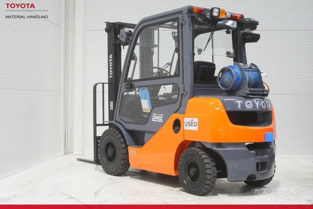Toyota 02-8 FGF 25 LPG trucks