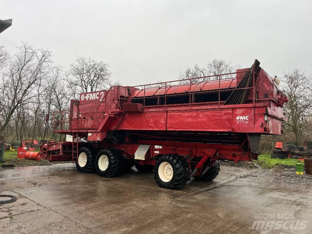 FMC 979 AT 6WD Pea harvesters