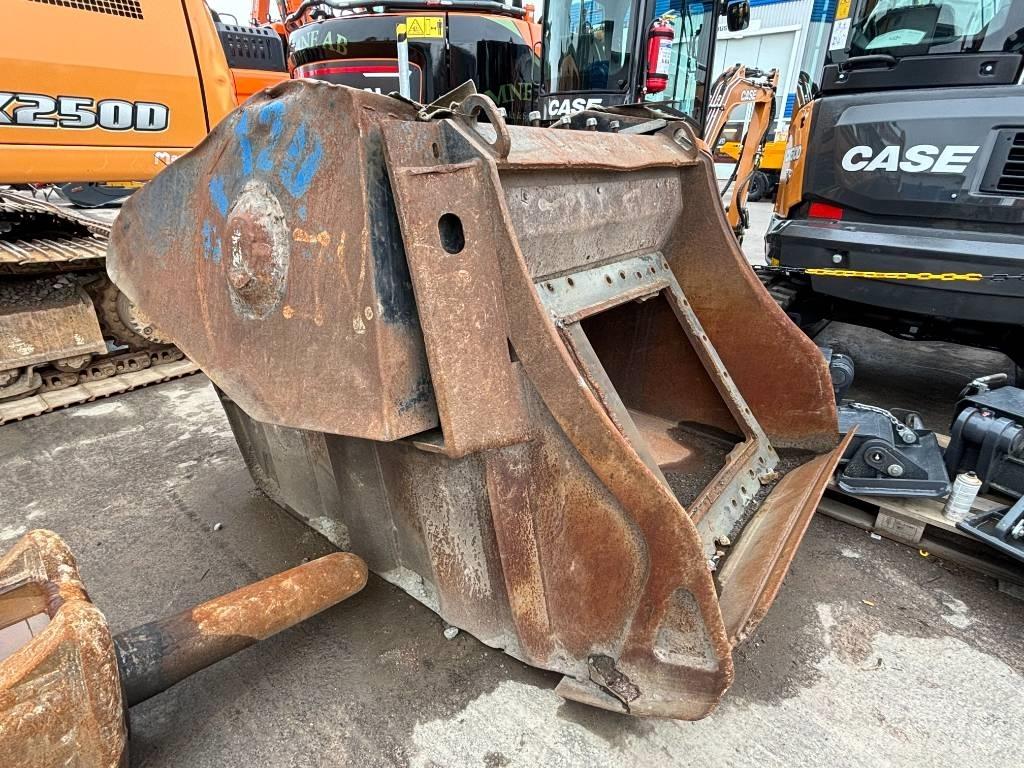MB Crusher 120 Crushing buckets