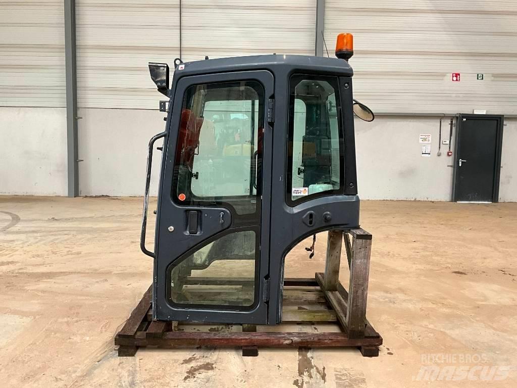 Kubota U 48-4 / U 55-4 Cabins and interior