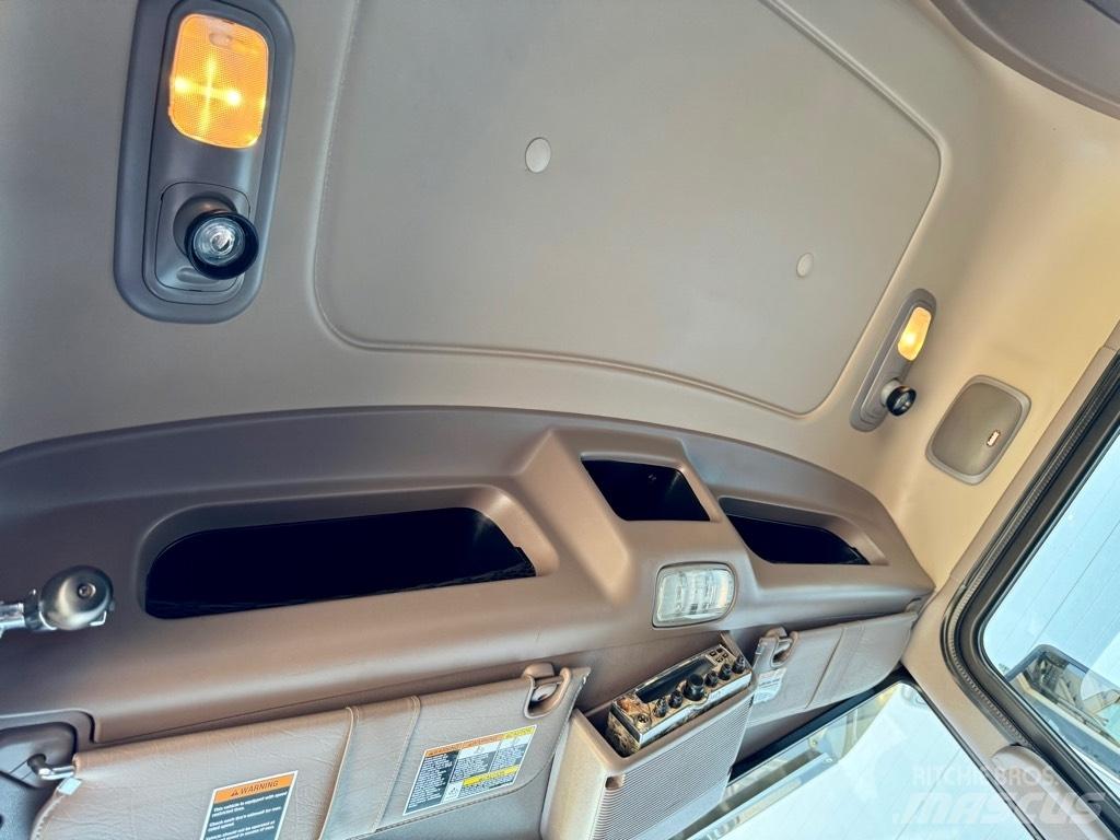 Peterbilt 389 Prime Movers