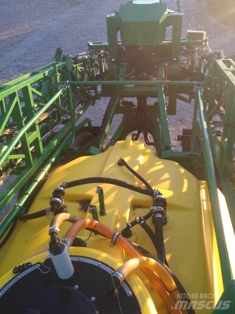 John Deere R944i Trailed sprayers