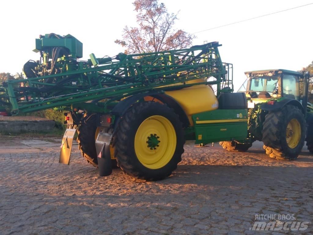 John Deere R944i Trailed sprayers
