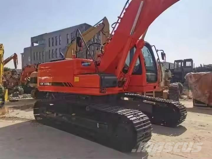 Doosan DX 225 LC Crawler excavators