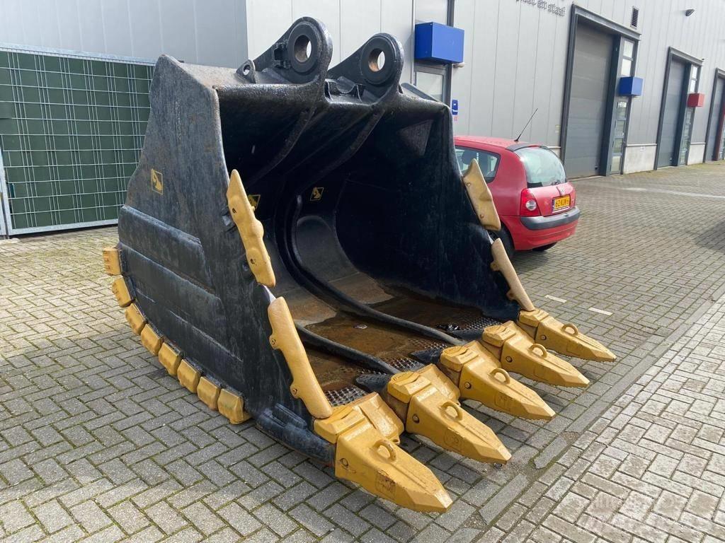 Hitachi ZX 870 Buckets