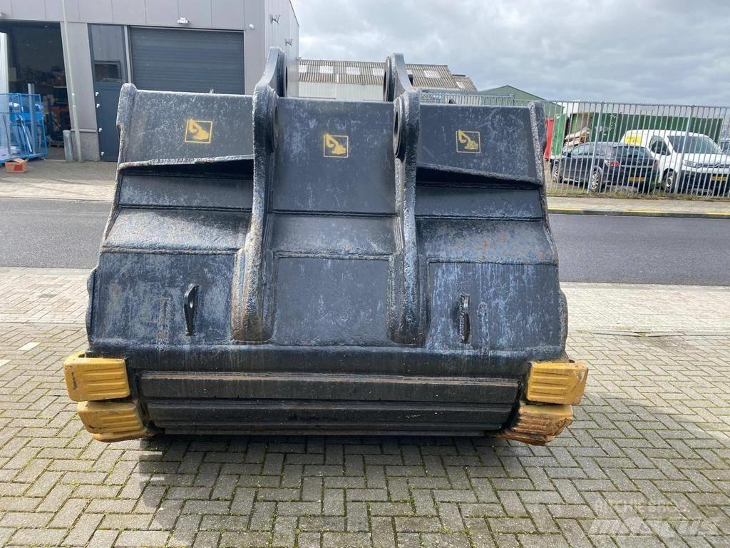 Hitachi ZX 870 Buckets
