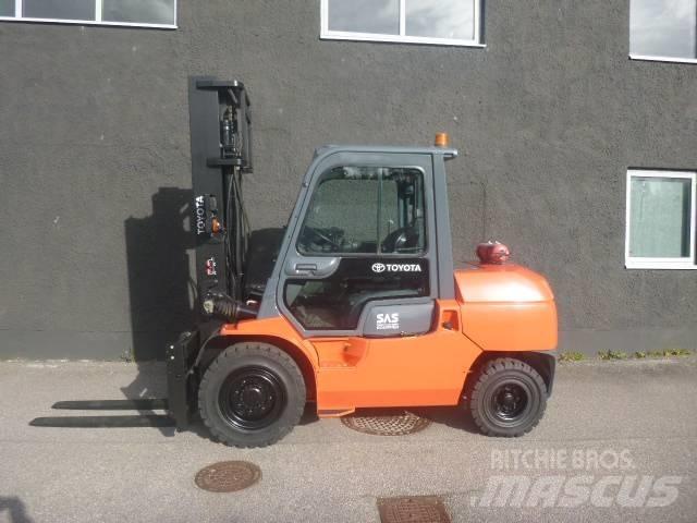Toyota 7 FD A 50 Diesel trucks