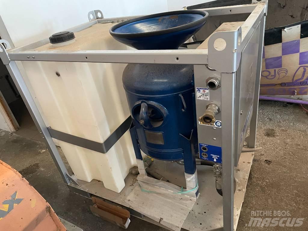 Graco EcoQuip EQs Sand and salt spreaders