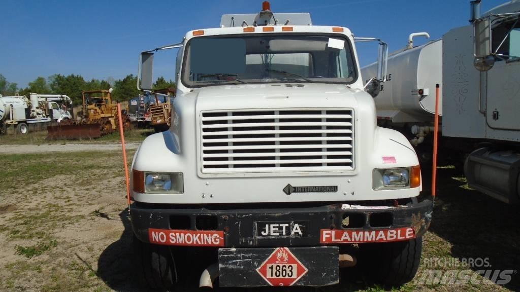 International 4900 Tanker trucks