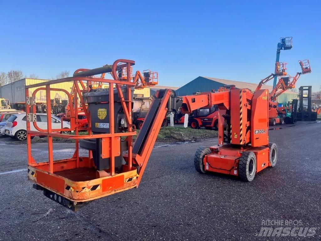 JLG E300AJP Articulated boom lifts
