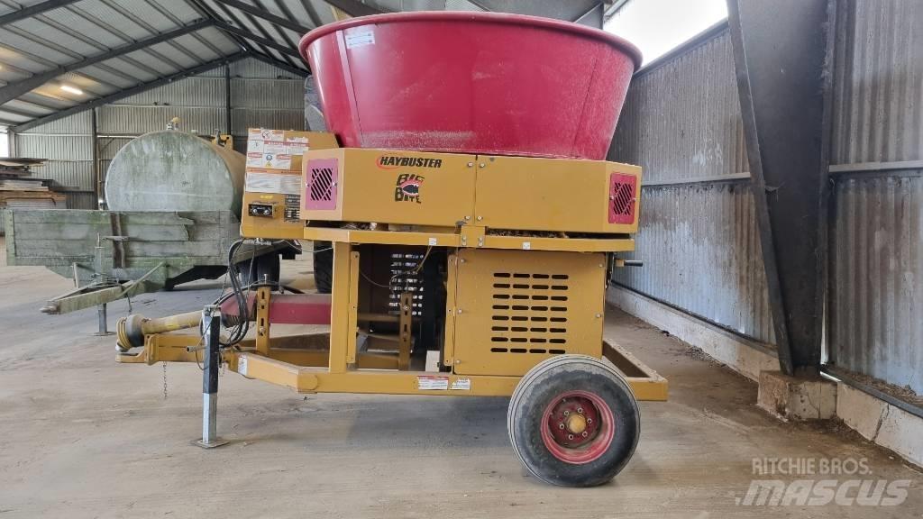 Haybuster H-835 Bale shredders, cutters and unrollers