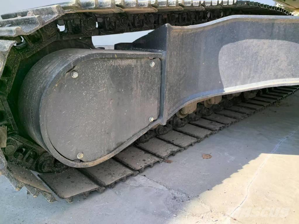 Komatsu PC 220-8 Crawler excavators
