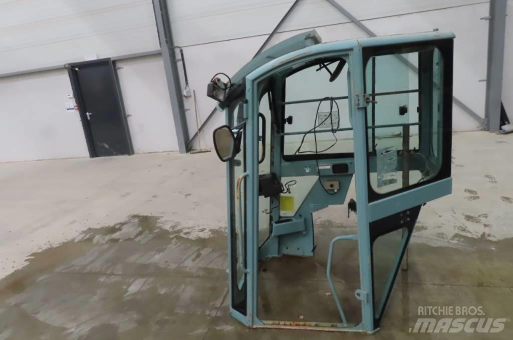 Yanmar Vio 75 Cabins and interior