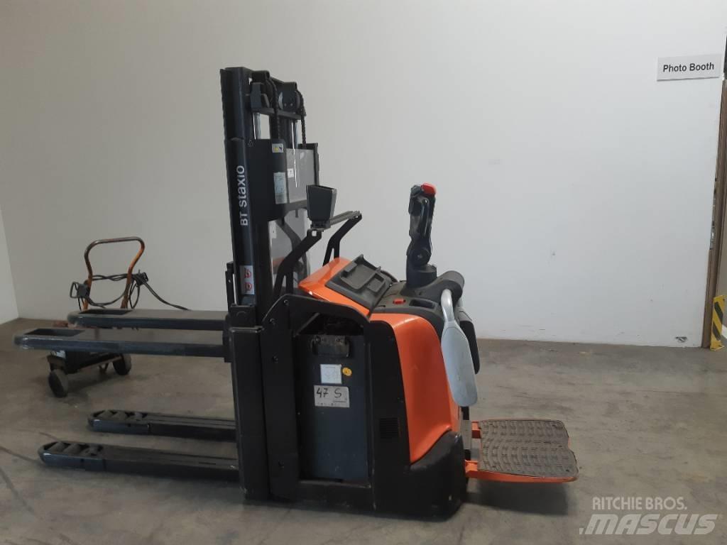 BT SPE 200 D Pedestrian stacker