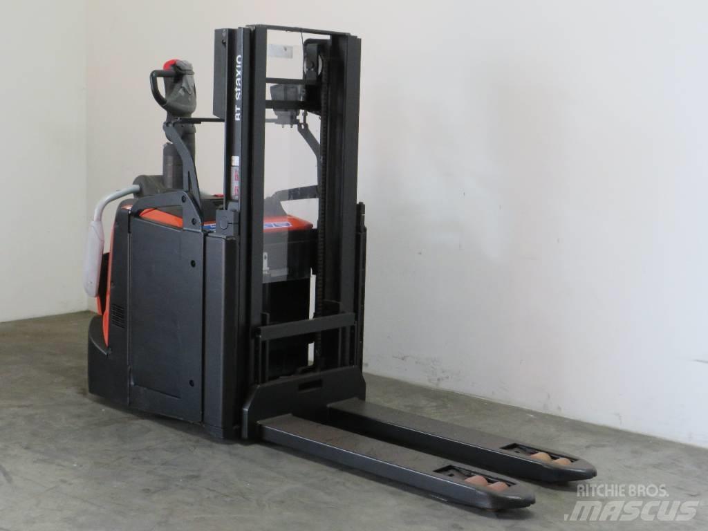 BT SPE 200 D Pedestrian stacker