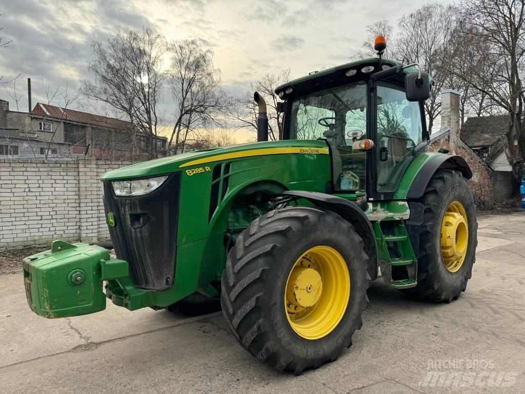 John Deere 8285 R Tractors