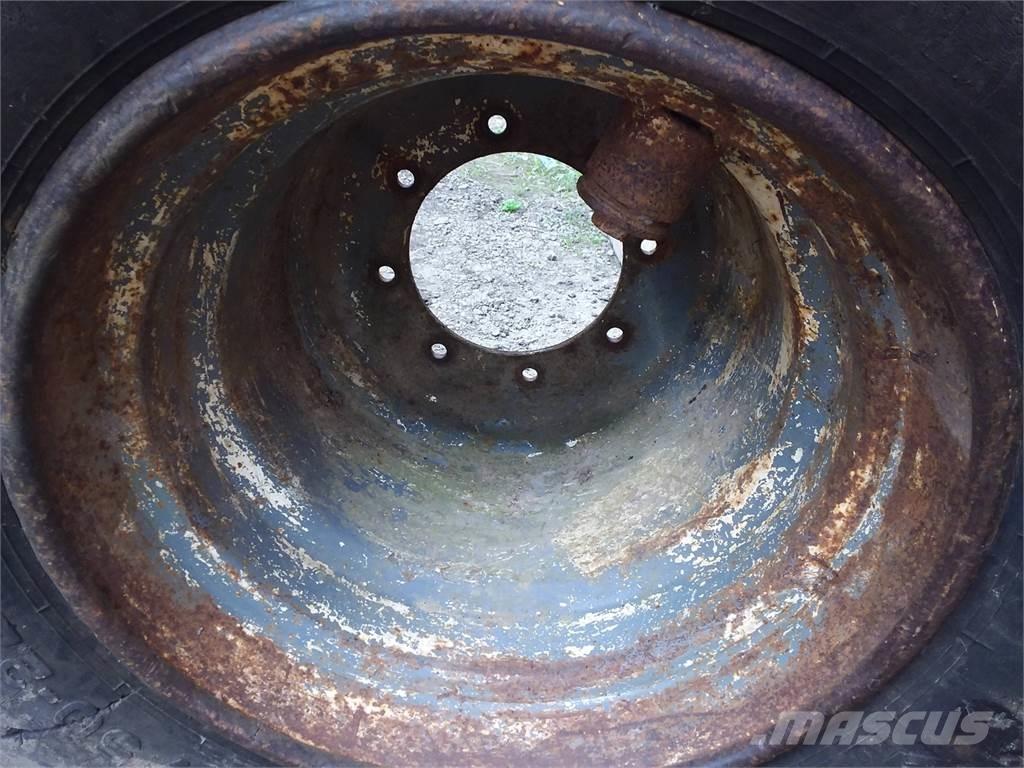 Valmet 828 20x22,5 Tyres, wheels and rims