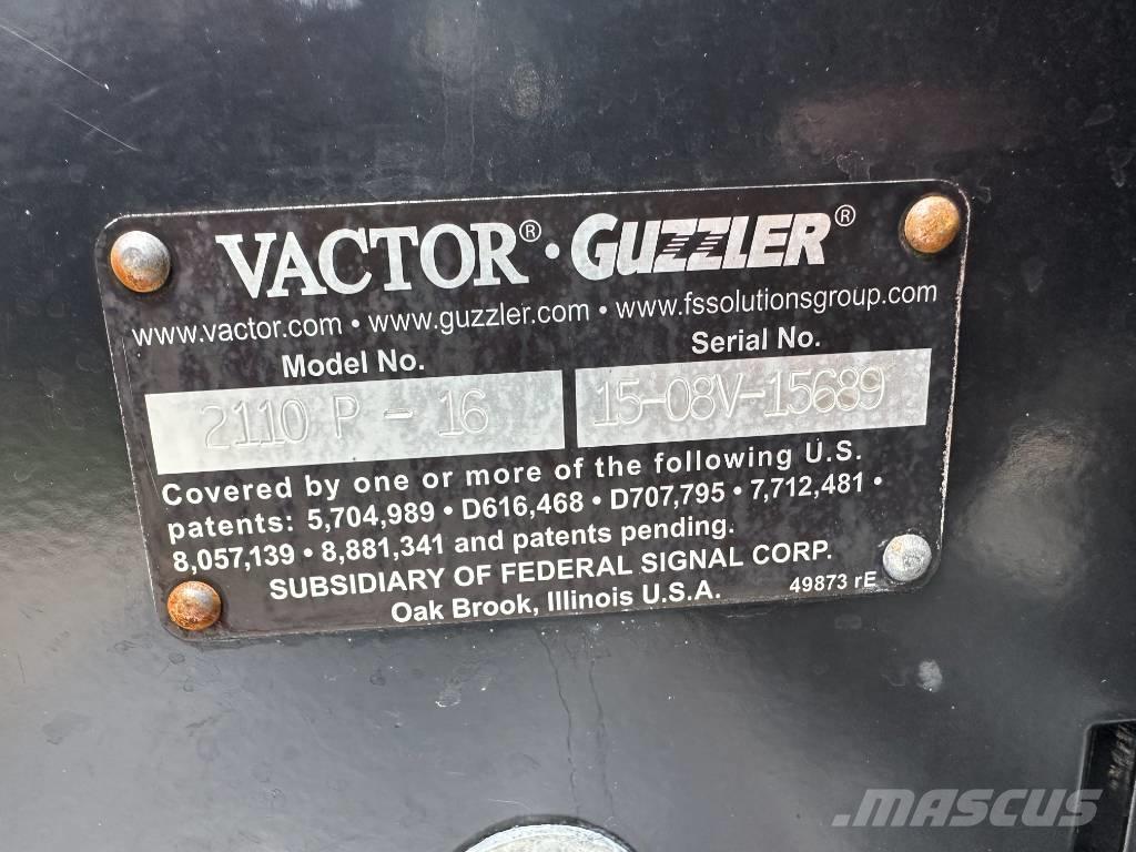 Freightliner 114 SD Commercial vehicle