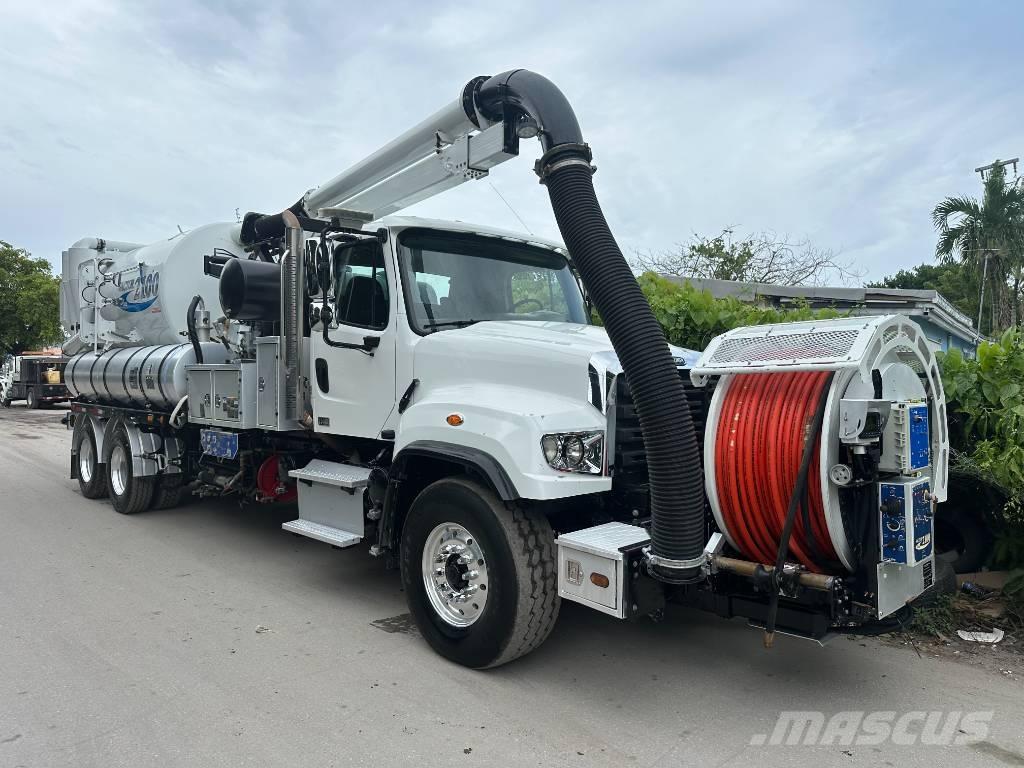 Freightliner 114 SD Commercial vehicle