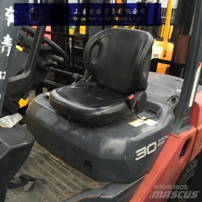 Toyota 8 FD 30 Diesel trucks