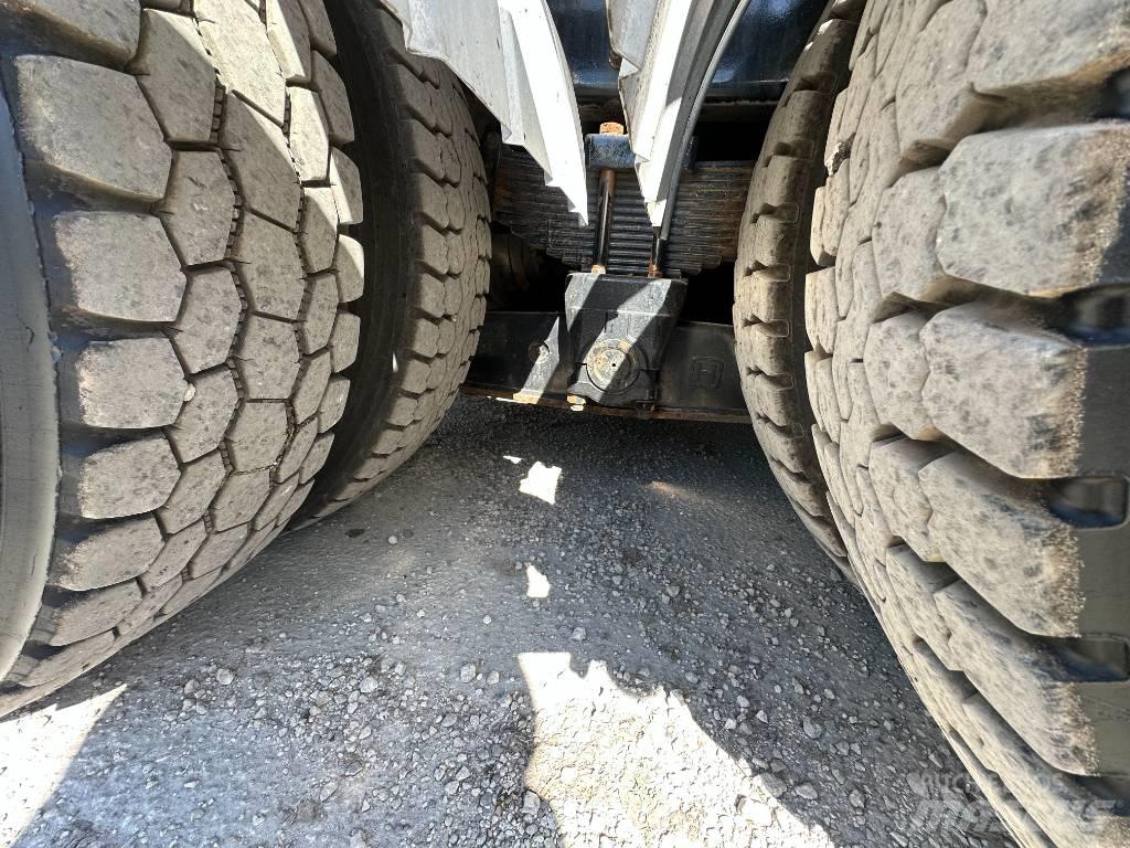International 7500 Commercial vehicle