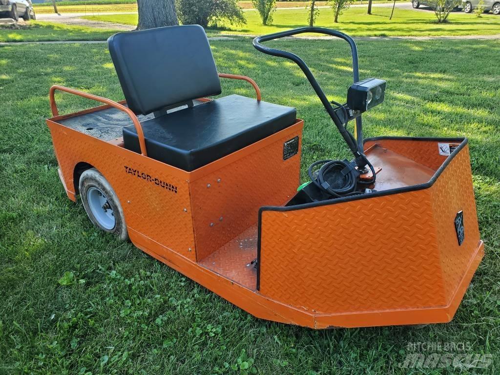 Taylor-Dunn SS536 Tow truck
