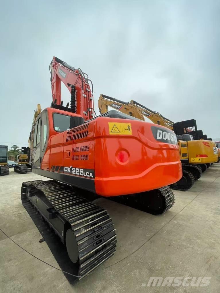 Doosan DX 225 LC Crawler excavators