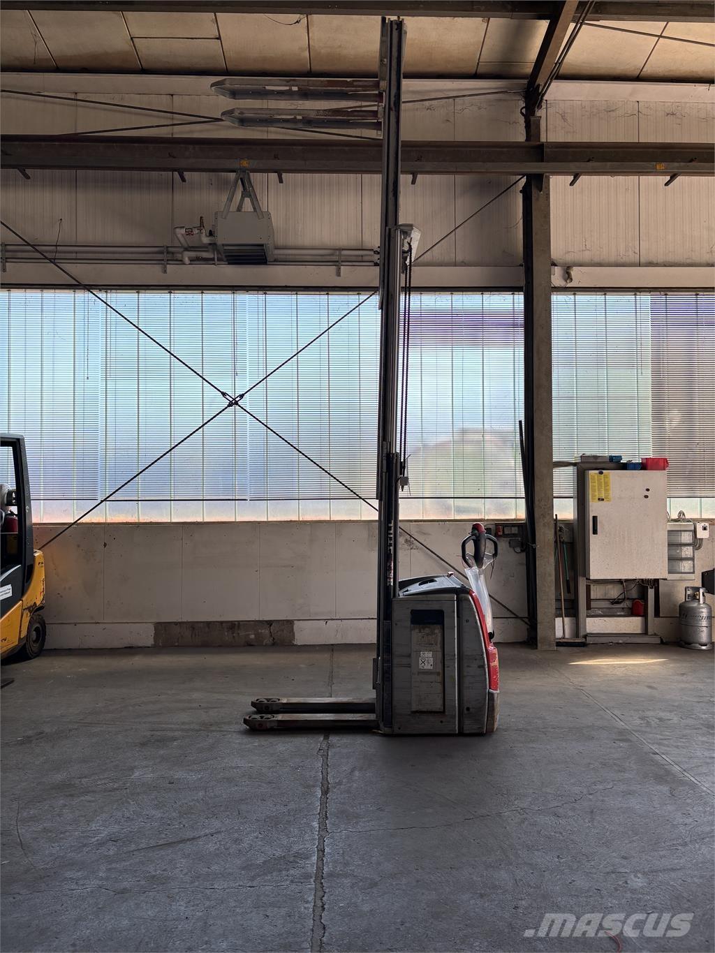 Still EXV 16 Self propelled stackers