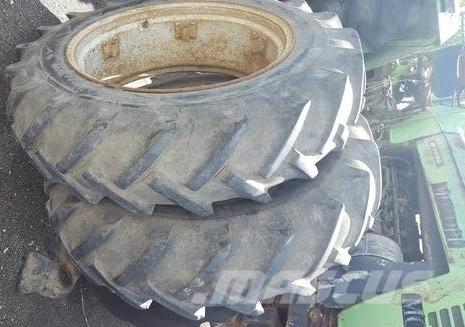  Pneus 12.4-28 Tyres, wheels and rims