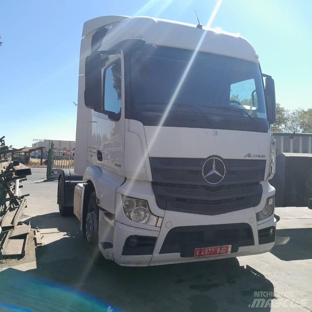 Mercedes-Benz 1842 Prime Movers