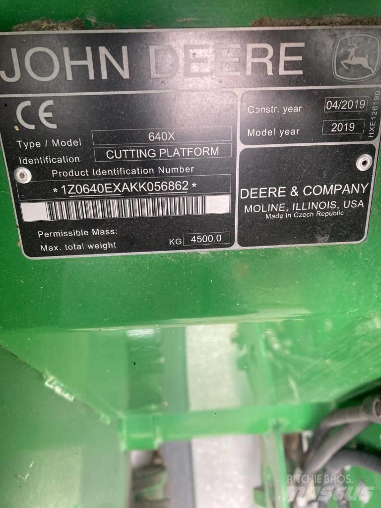 John Deere 640 X Combine harvesters