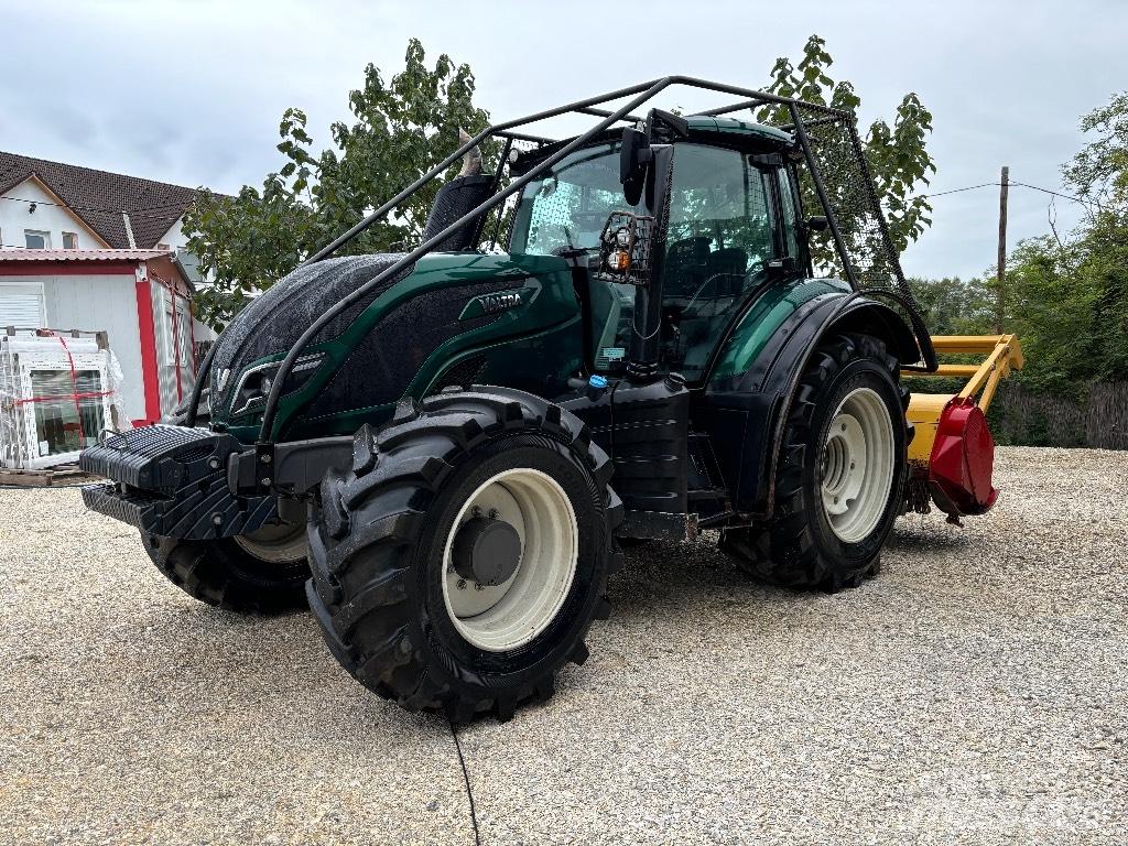 Valtra T 174 Tractors