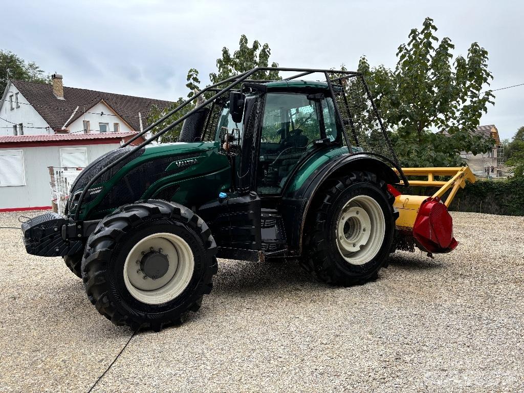 Valtra T 174 Tractors