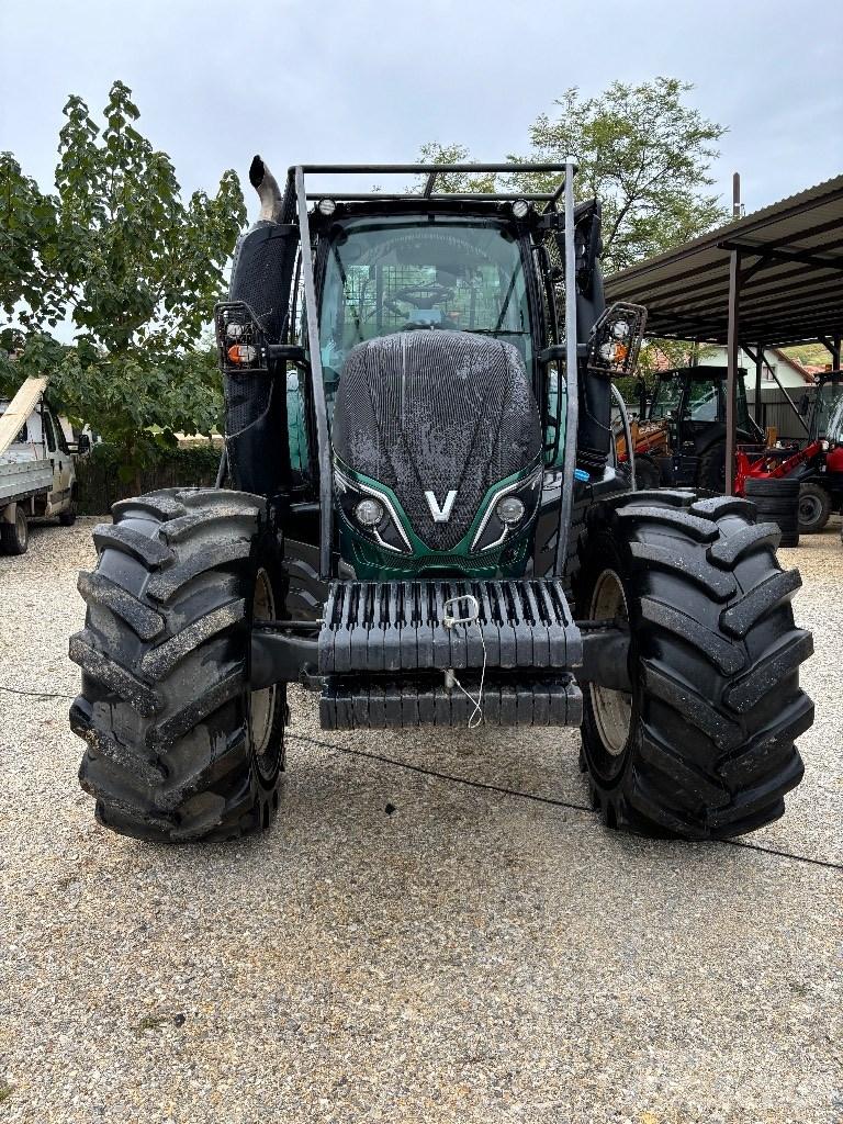 Valtra T 174 Tractors
