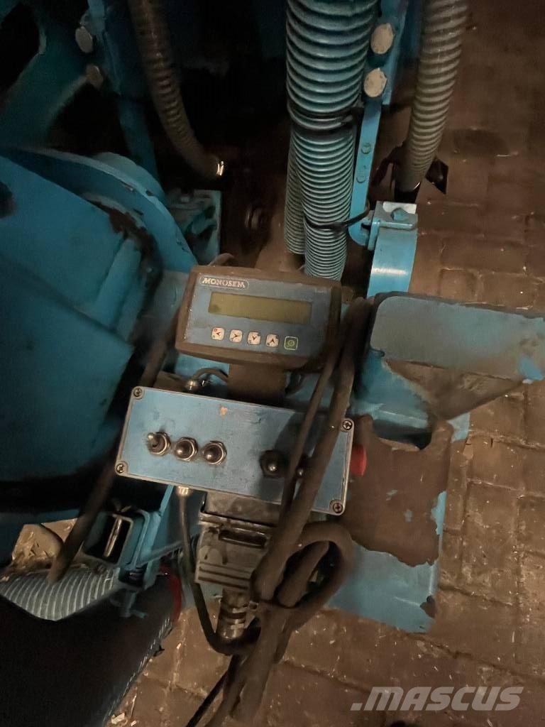 Monosem NG PLUS 12 Sowing machines